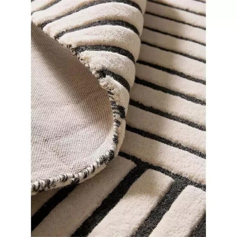 Moga - Hand-Tufted Wool Rug