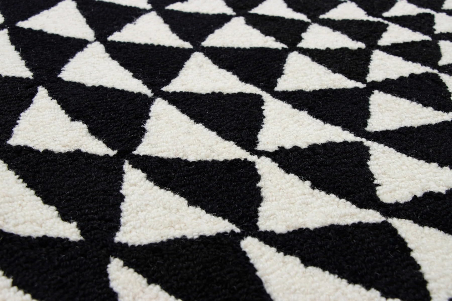 Hypno Circle - Hand-Tufted Wool Rug