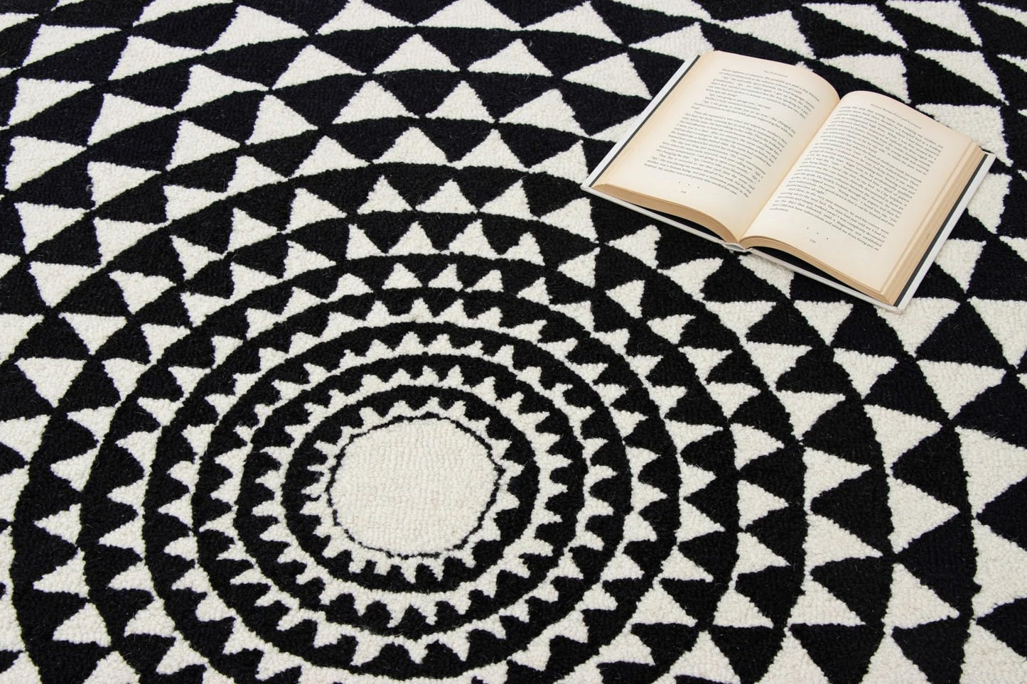 Hypno Circle - Hand-Tufted Wool Rug